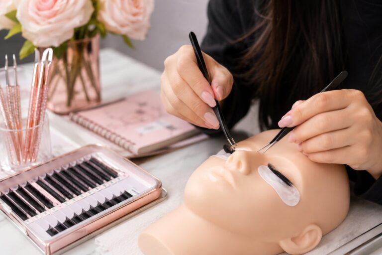 Best Chicago Volume Lash Certification for classic lash artists ready to level up their skills, clients, confidence, and income.